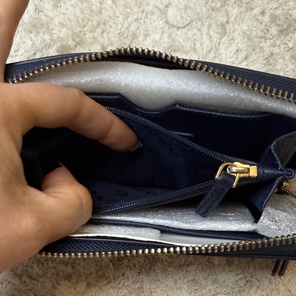 NEOT Tory Burch Multicolor Striped Zip Around Continental Wristlet - Picture 6 of 10